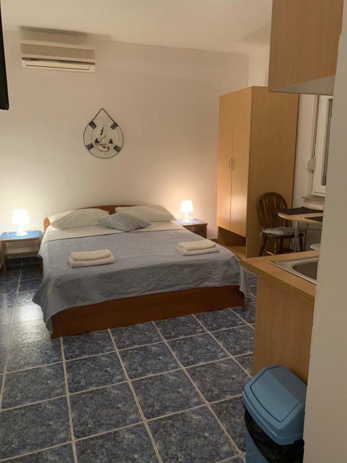 Apartmani Antonela Селине Екстериор снимка