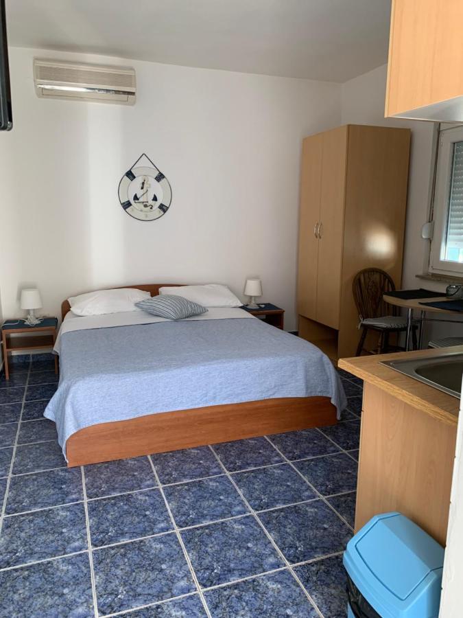 Apartmani Antonela Селине Екстериор снимка