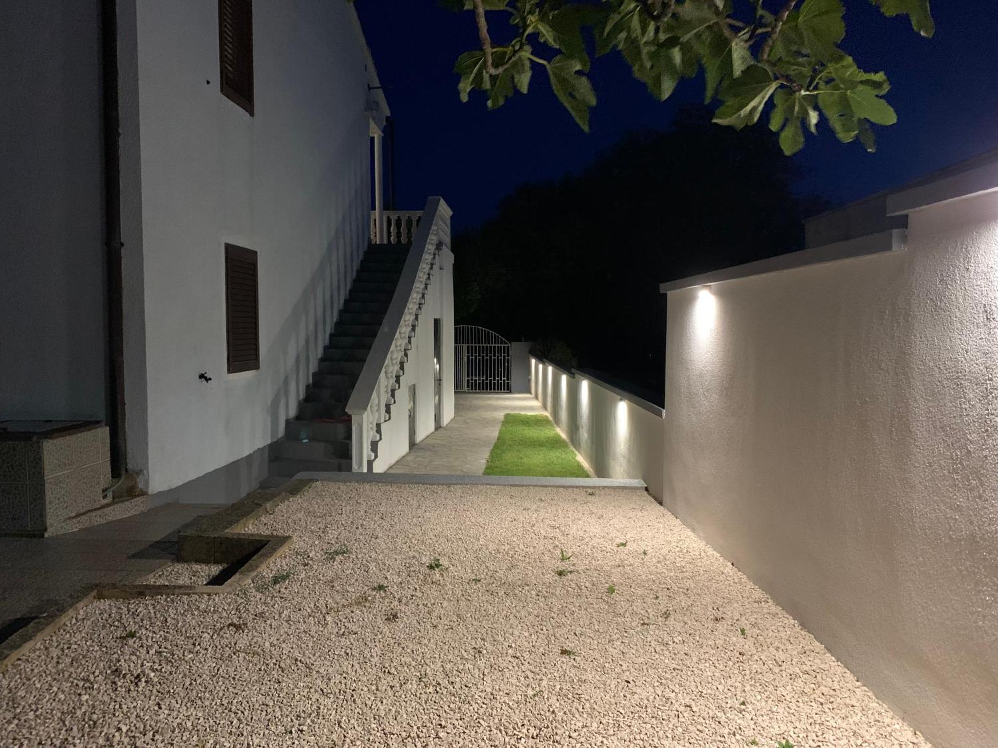 Apartmani Antonela Селине Екстериор снимка